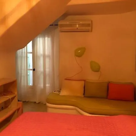 Pithos House